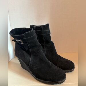Waterproof black bootie from LaCanadienne